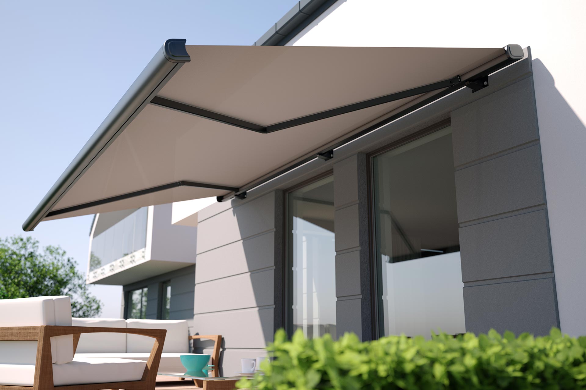 Elektrische Markise in stilvoller Ausführung für Terrassen Bild einer elektrischen Markise über einer sonnigen Terrasse
